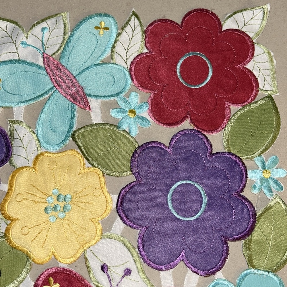 NWT Spring Placemat with cut out butterfly and ladybug floral print - Picture 6 of 10